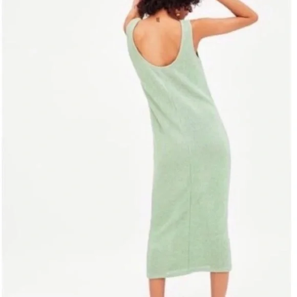 green emerald velvet dress Zara Green Floral Print Open Back Midi Dress (Removable Feather Cuff i   KTRcollection